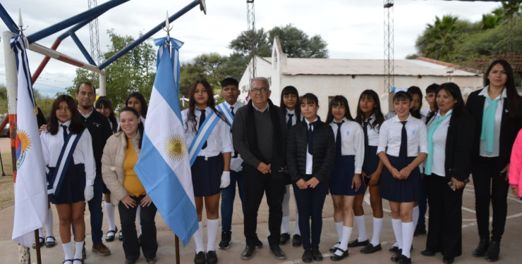 Julio Bravo junto a la comunidad de El Acheral