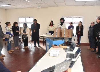 Iniciaron entrega de Aulas Digitales Móviles a escuelas secundarias de San Salvador de Jujuy