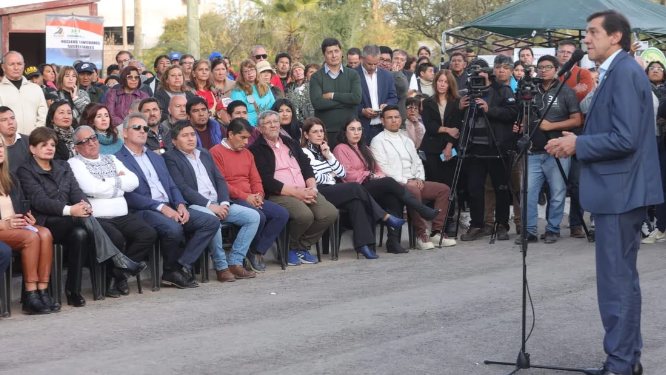 Perico: presentaron la primera pavimentación con material reciclado de Jujuy