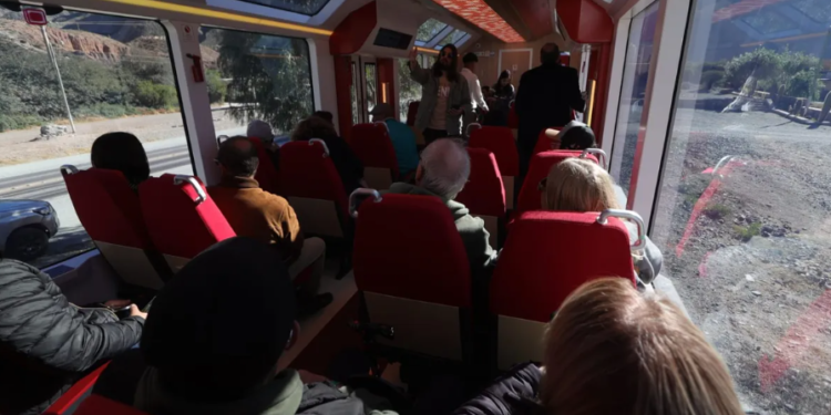 El Tren Solar de la Quebrada realizó su primer viaje