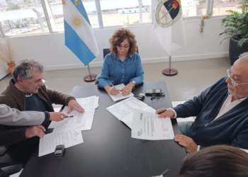 Firmaron contratos para la remodelación y refuncionalización de dos escuelas