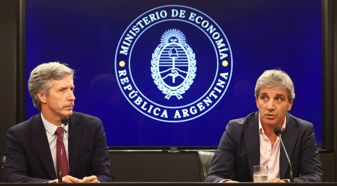Lejos de la salida del cepo, el Gobierno cita a los bancos para empezar la segunda fase de su plan económico