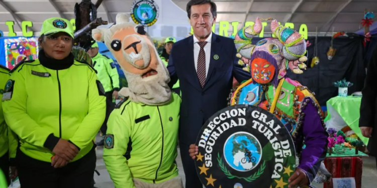 El gobernador Carlos Sadir recorrió la Expo Policial 2024