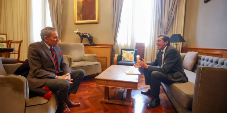 Sadir recibió a autor de destacada obra sobre la historia del ferrocarril