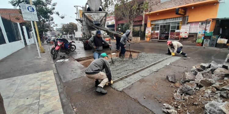 Se mantienen los trabajos de bacheo en el sector céntrico de San Pedro