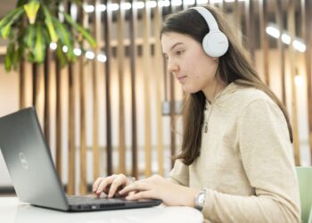 Telecom invita a niñas y adolescentes a capacitarse en  tecnología