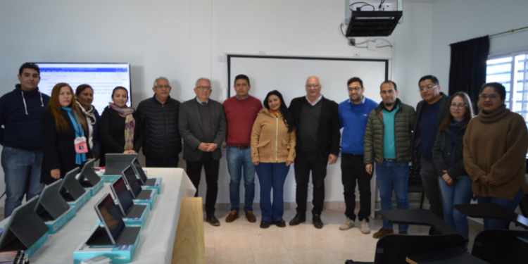 Julio Bravo firmó convenio con el IES 9 y presento cursos del Nodo Científico Tecnológico