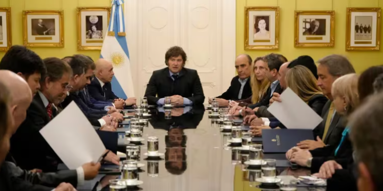 Jubilaciones: el Gobierno publicó el veto total a la ley de movilidad y mantuvo el bono de $70 mil