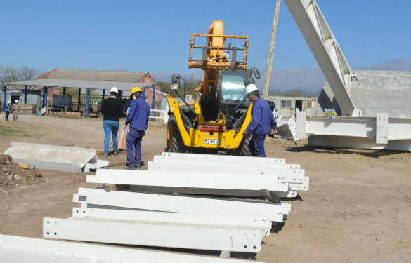 Ciudad Deportiva: obras de armado del arco central de la cubierta Estadio