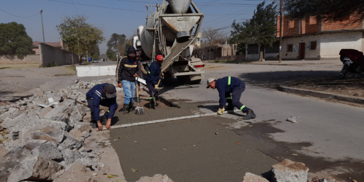 Se continúa con el plan de bacheo en barrio La Merced