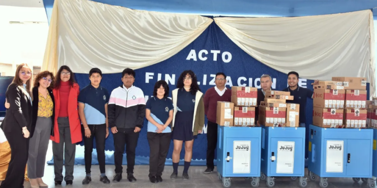 En el Secundario 48 culminó la entrega de Aulas Digitales Móviles en todas las instituciones educativas de la provincia