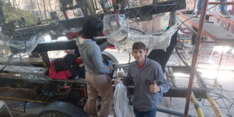 Este miércoles las carrozas de San Pedro parten rumbo a San Salvador
