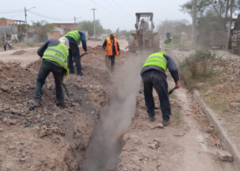 El municipio de San Pedro invierte en obras de red de agua y cloacas