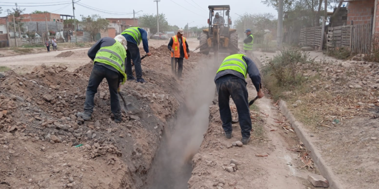 El municipio de San Pedro invierte en obras de red de agua y cloacas
