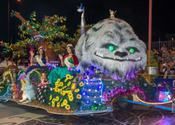 FNE 2024: Dieron inicio los tradicionales desfiles de carrozas en Ciudad Cultural