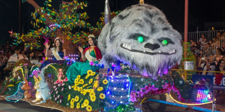 FNE 2024: Dieron inicio los tradicionales desfiles de carrozas en Ciudad Cultural