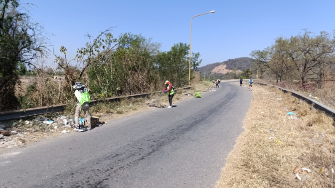 Continúa el mega operativo de limpieza en los accesos a San Pedro de Jujuy