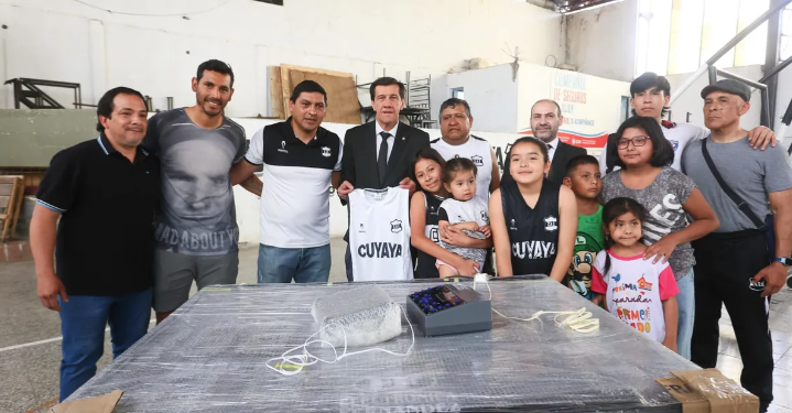 Básquet: Sadir entregó un marcador electrónico al Club Cuyaya