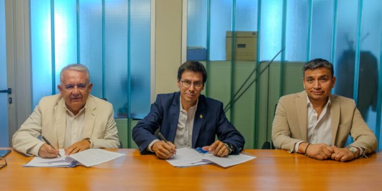 Municipio y gobierno firmaron convenio para el Centro de Monitoreo y cancha sintética