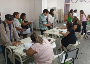 Miles de sampedreños hicieron la autenticación de sus títulos