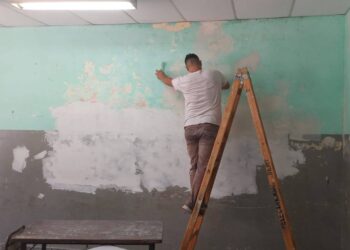 Pintura para las escuelas sampedreñas antes del inicio de las clases