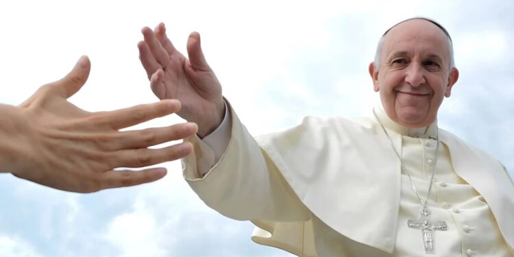 El papa Francisco pasó una noche tranquila y mantiene su buen estado de ánimo