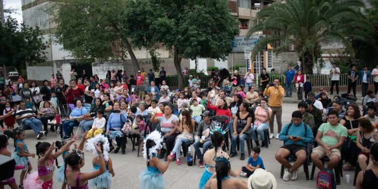 «Domingo a la Plaza» reunió a cientos de vecinos en una jornada familiar