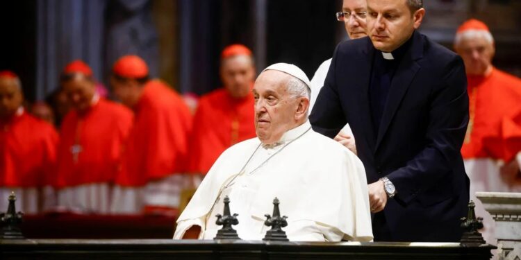 El Papa Francisco «transcurrió la noche en paz», anunció el Vaticano