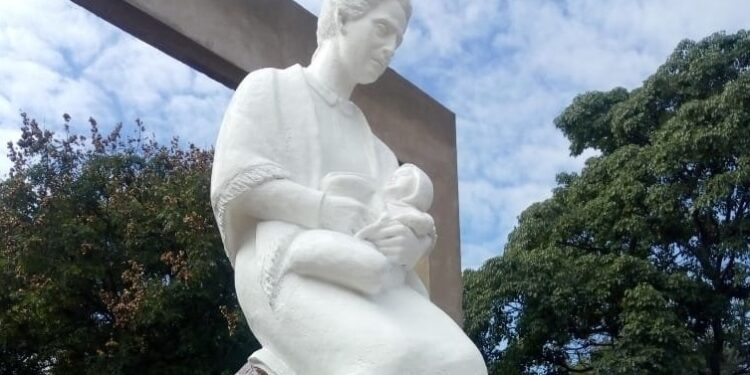 Historias de un pueblo: Plaza de la Madre