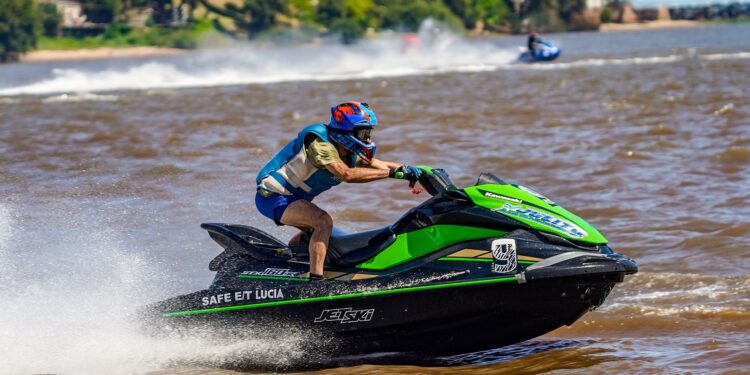 Julio Suárez es campeón sudamericano de moto de agua