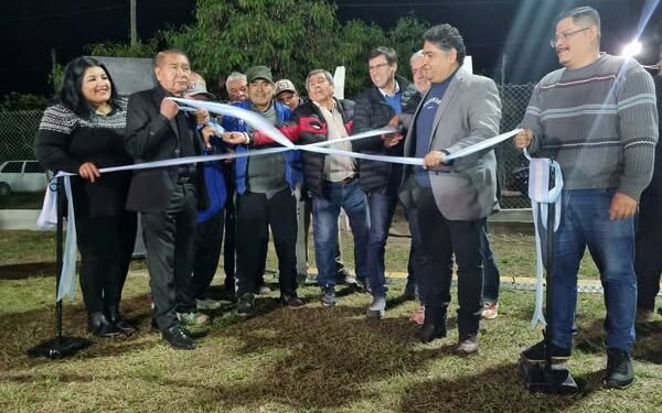 Deportivo La Ovejería inauguró la iluminación de su estadio