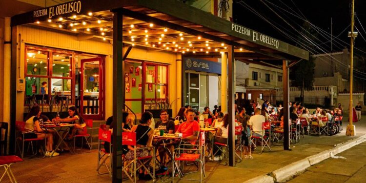 Cambia de dueño la tradicional pizzería “El Obelisco” en San Pedro