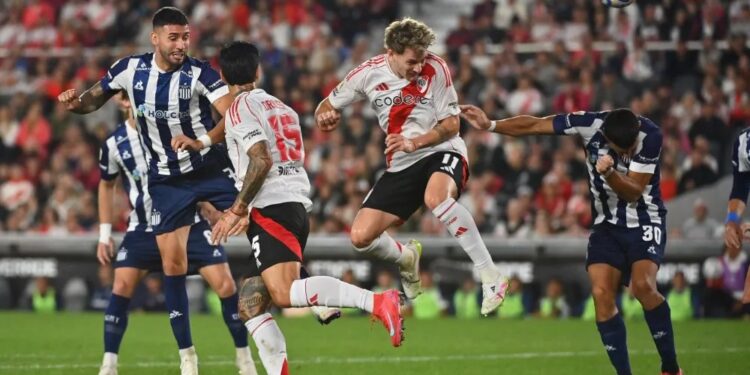 River solo pudo empatar con Talleres y se fue silbado