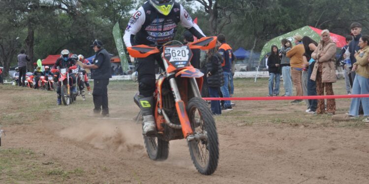 Tierra Brava recibió a 230 máquinas en la segunda fecha del Campeonato de Enduro del NOA