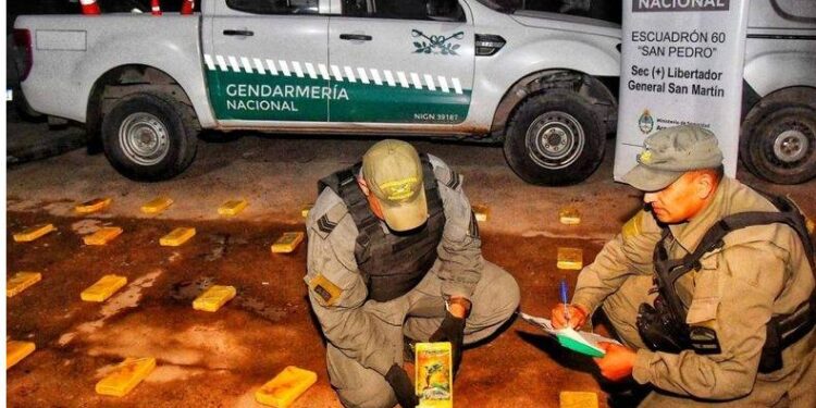 Calilegua: Detectan anomalías en la carrocería de un vehículo y descubren doble fondo con 70 kilos de cocaína