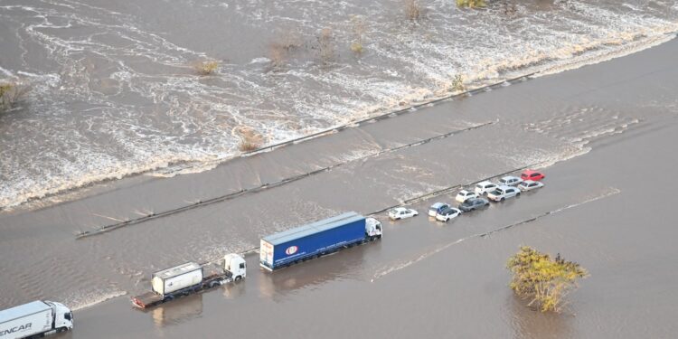 Alerta roja por tormentas e inundaciones en Buenos Aires, dramáticas imágenes en Zárate, tres desaparecidos en Rojas y un pronóstico complicado