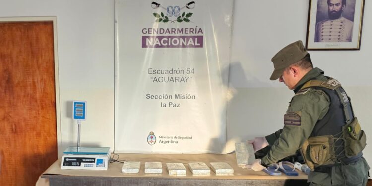 Salta: Abandonan una moto y seis kilos de cocaína al advertir la presencia de la patrulla de Gendarmería