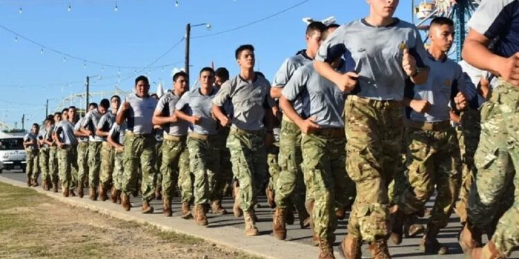 El Gobierno anunció la implementación de un Servicio Militar Voluntario para jóvenes de 18 a 28 años