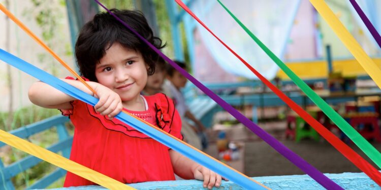 La UCA midió el impacto actual de la pobreza infantil, lo atribuyó a tres políticas de Milei y dejó una advertencia