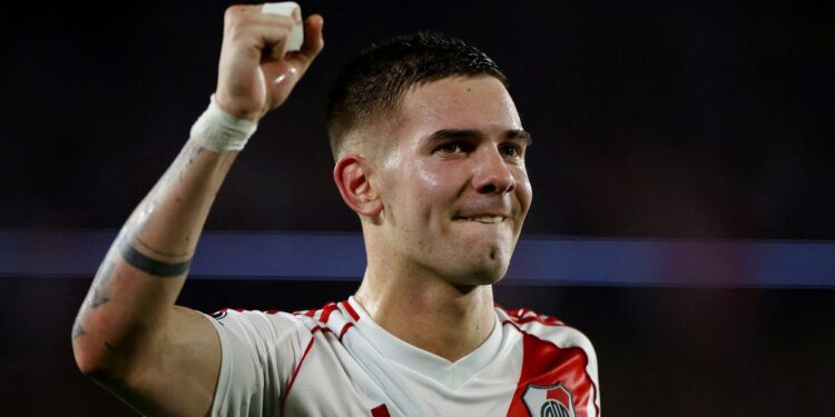 Franco Mastantuono, al Real Madrid: se hizo la revisión médica, firmó su nuevo contrato y viaja a Estados Unidos con el plantel de River