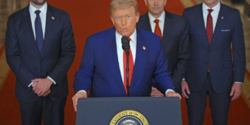 Donald Trump anunció que Israel e Irán acordaron un alto el fuego “completo y total” y que en pocas horas “la guerra habrá terminado”