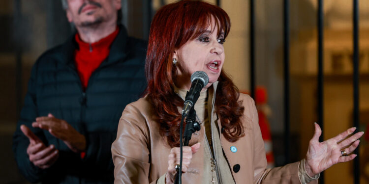 En un fallo histórico, la Corte dejó firme la condena y la ex presidente Cristina Kirchner va presa por corrupción