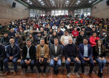 Carlos Sadir instó a impulsar el futuro de los jóvenes con la Economía del Conocimiento