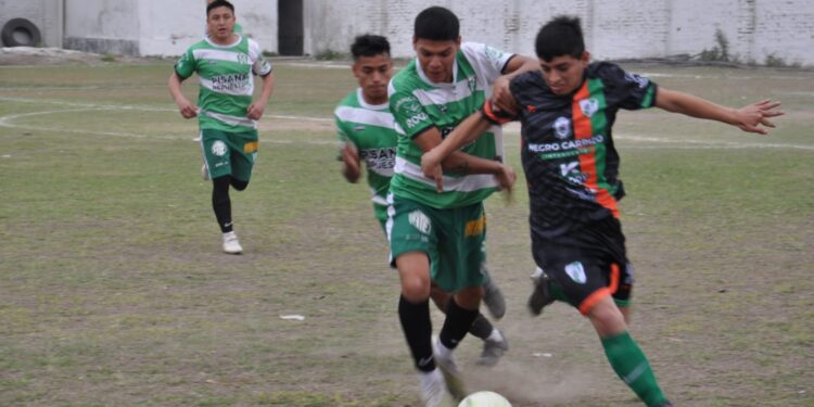 Atlético La Esperanza le ganó a Atlético El Polo en el clásico de la Liga del Ramal