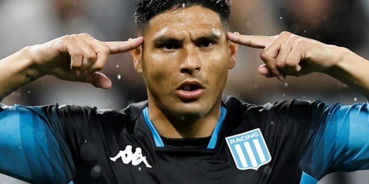 Fin del culebrón del mercado: Maximiliano Salas se despidió de Racing y ejecutará una cláusula millonaria para jugar en River