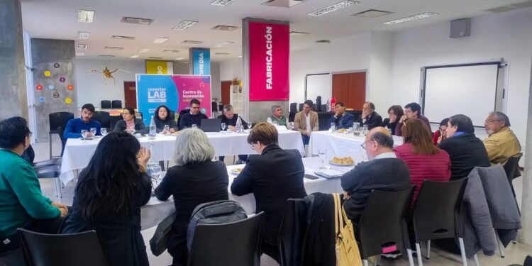 Nueva mesa de diálogo junto a gremios de la educación