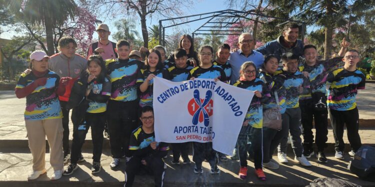 Julio Bravo despidió a los atletas con síndrome de Down que competirán en Mendoza
