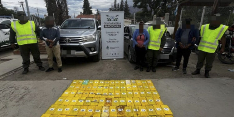 Salta: condenan a 8 años de prisión a tres jujeños por el transporte de 105 kilos de cocaína en el doble piso de un auto