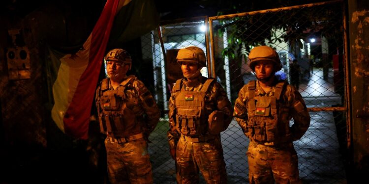 “Silencio electoral”, la estricta veda en Bolivia: prohíben circular en auto, no hay transporte público, ni vuelos, y todos deben ir a votar a pie