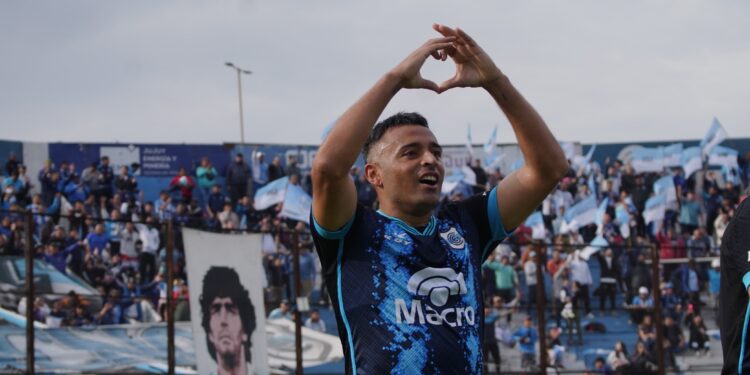 Gimnasia sigue dando pelea en lo más alto